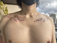 胸元tattoo　葉