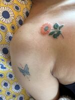 鎖骨tattoo　向日葵
