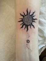 手首Tattoo　太陽