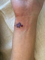 手首tattoo　ハート