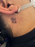 耳Tattoo　肉球とダイヤモンド