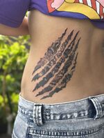背中Tattoo　トラの引っ掻き後