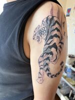腕Tattoo　トラ