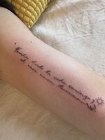 腕Tattoo　月と太陽レタリング