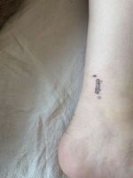 足首Tattoo　レタリング　バレリーナ様