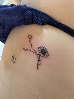 脇腹Tattoo　静岡から　牡羊座とイチゴの花