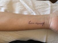 手首Tattoo　レタリング　Lovemyself
